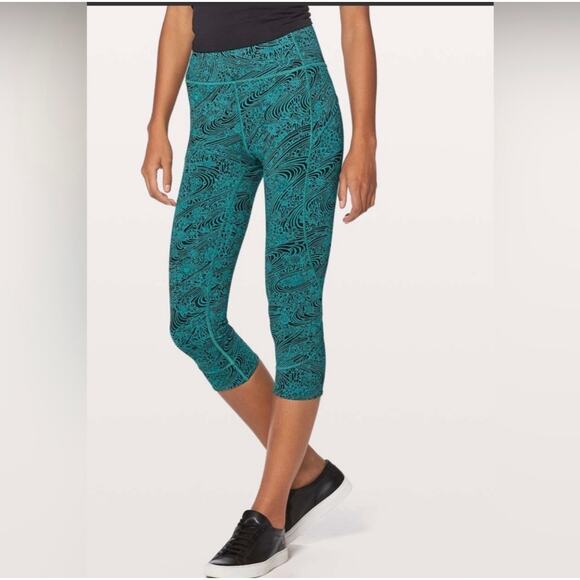 Lululemon Womens Size 8 In Movement Crop Everlux 19" Kitakami Spirit Green Black - Picture 3 of 4